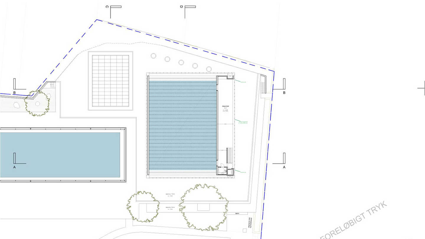 Tegningen viser 1. sal plan med lokaler til svømmeklubben mellem det nye 25 meter bassin og Adolphsvej